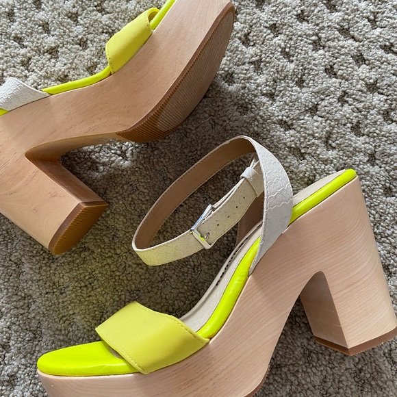 Urban Outfitters chinese laundry size 7 shoes - Picture 2 of 3